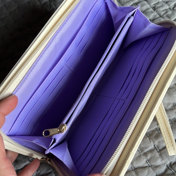 Like new Nightmare Before Christmas wallet - Picture 3 of 3